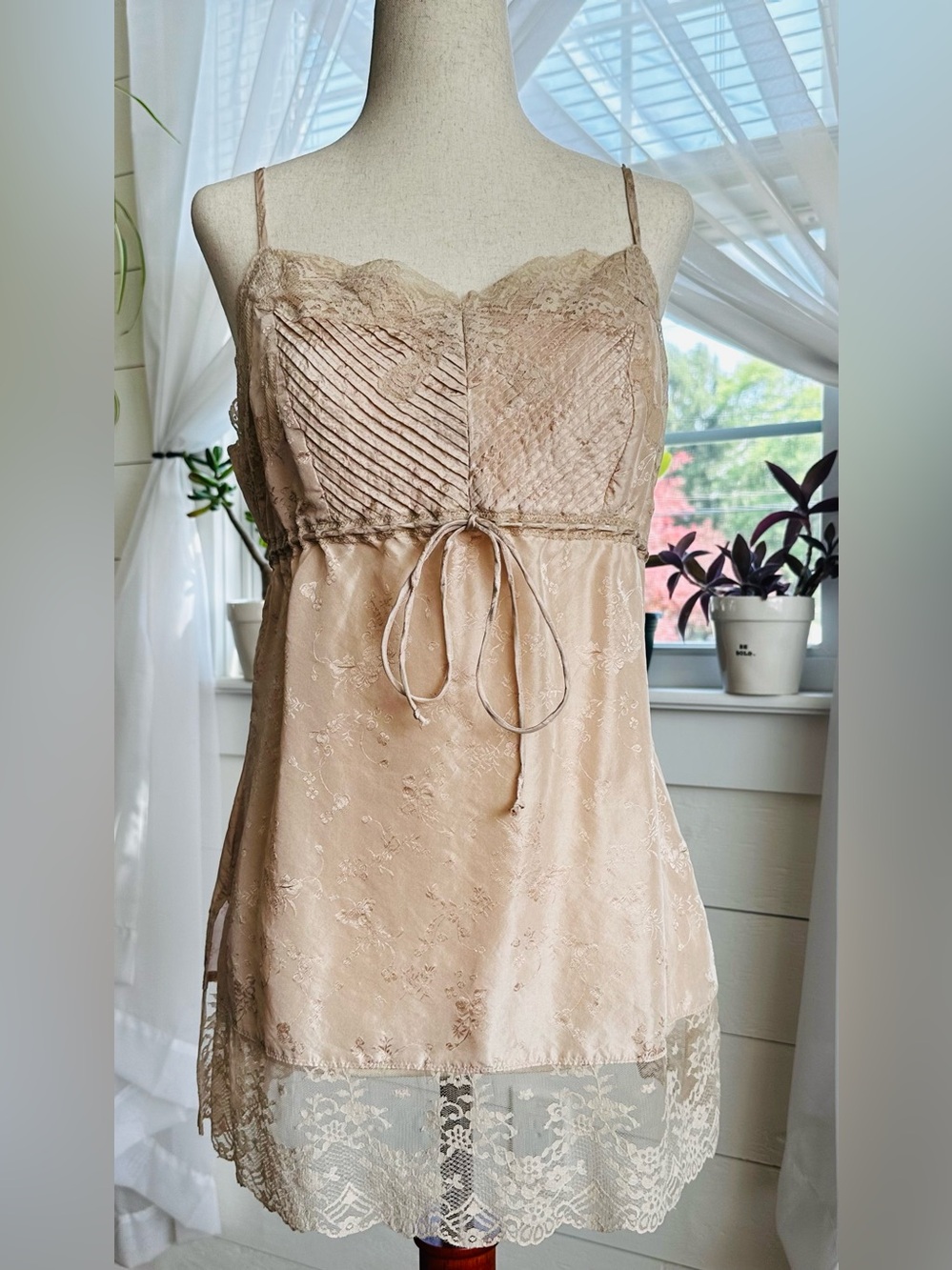 Vintage Y2K Express Design Studio silk camisole with lace detail. 
Size: Medium